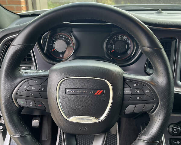 Белый Додж Челенджер, объемом двигателя 3.6 л и пробегом 72 тыс. км за 23000 $, фото 11 на Automoto.ua