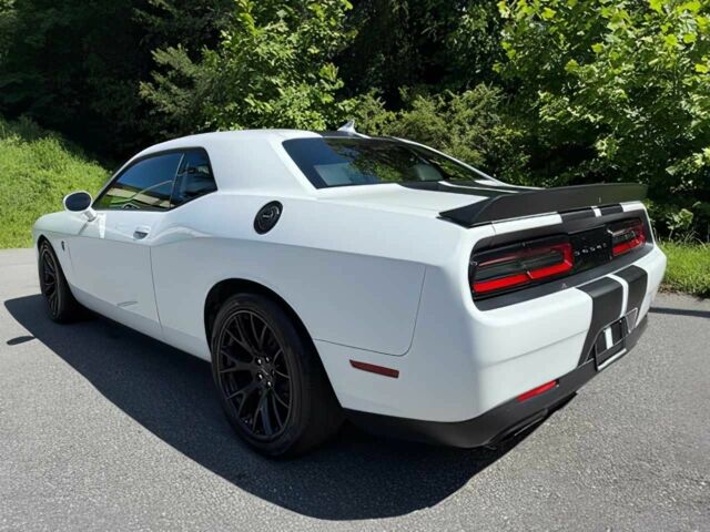 Білий Додж Challenger, об'ємом двигуна 6.2 л та пробігом 70 тис. км за 12800 $, фото 6 на Automoto.ua