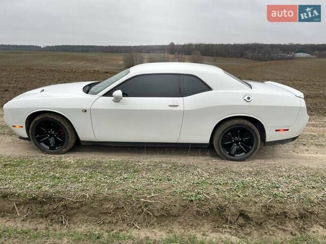Белый Додж Челенджер, объемом двигателя 3.6 л и пробегом 109 тыс. км за 19000 $, фото 1 на Automoto.ua