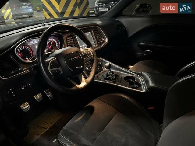 Белый Додж Челенджер, объемом двигателя 6.4 л и пробегом 92 тыс. км за 28300 $, фото 35 на Automoto.ua