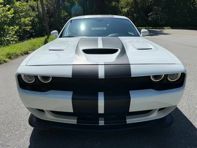 Білий Додж Challenger, об'ємом двигуна 6.2 л та пробігом 70 тис. км за 12800 $, фото 1 на Automoto.ua
