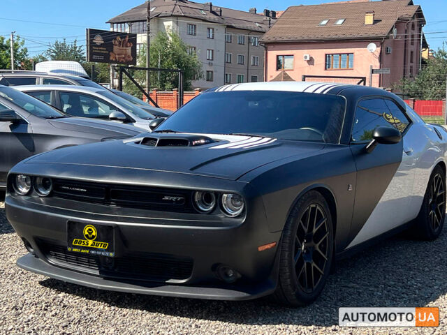 Белый Додж Челенджер, объемом двигателя 6.4 л и пробегом 136 тыс. км за 35000 $, фото 2 на Automoto.ua