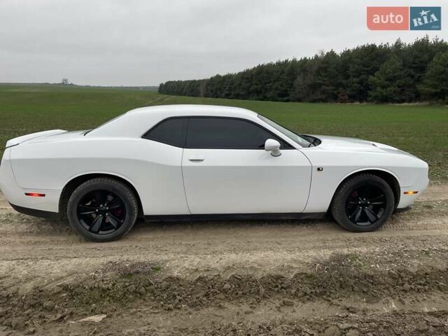 Белый Додж Челенджер, объемом двигателя 3.6 л и пробегом 109 тыс. км за 19000 $, фото 4 на Automoto.ua