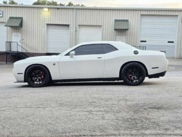 Белый Додж Челенджер, объемом двигателя 6.2 л и пробегом 75 тыс. км за 9500 $, фото 2 на Automoto.ua