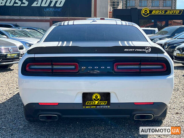 Белый Додж Челенджер, объемом двигателя 6.4 л и пробегом 136 тыс. км за 35000 $, фото 4 на Automoto.ua