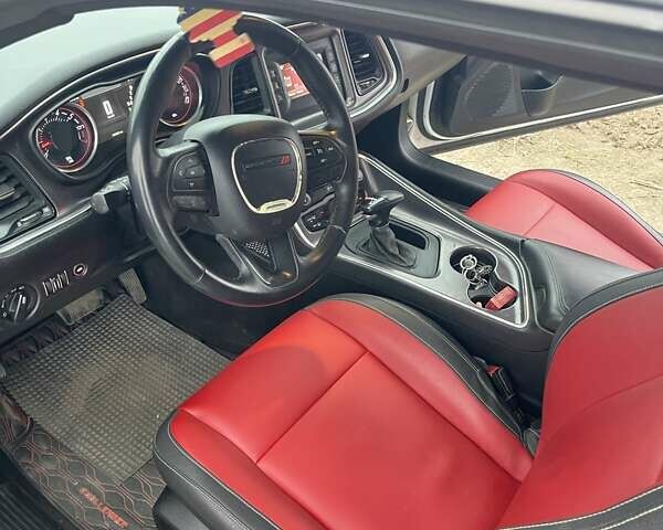 Белый Додж Челенджер, объемом двигателя 3.6 л и пробегом 109 тыс. км за 19000 $, фото 8 на Automoto.ua