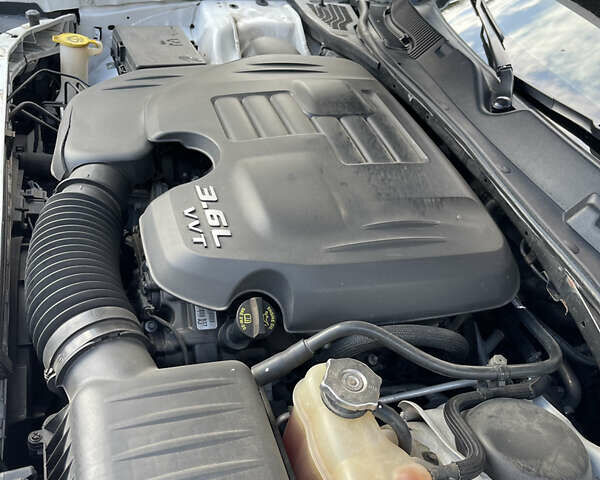 Белый Додж Челенджер, объемом двигателя 3.6 л и пробегом 72 тыс. км за 23000 $, фото 20 на Automoto.ua