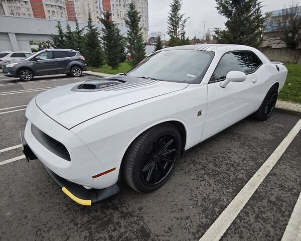 Белый Додж Челенджер, объемом двигателя 6.4 л и пробегом 32 тыс. км за 28500 $, фото 12 на Automoto.ua