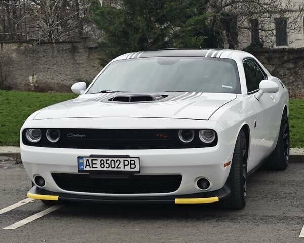 Белый Додж Челенджер, объемом двигателя 6.4 л и пробегом 32 тыс. км за 28500 $, фото 20 на Automoto.ua
