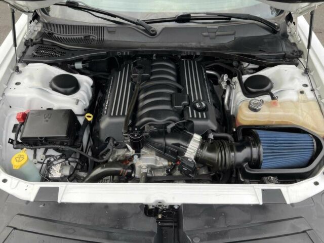 Белый Додж Челенджер, объемом двигателя 6.4 л и пробегом 34 тыс. км за 17000 $, фото 10 на Automoto.ua