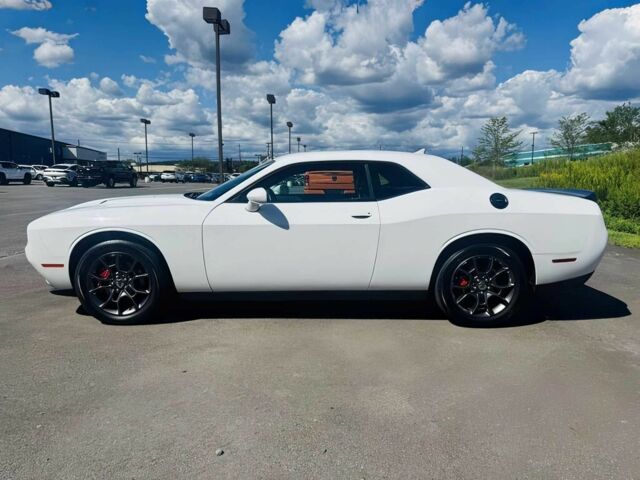 Белый Додж Челенджер, объемом двигателя 3.6 л и пробегом 33 тыс. км за 17000 $, фото 3 на Automoto.ua