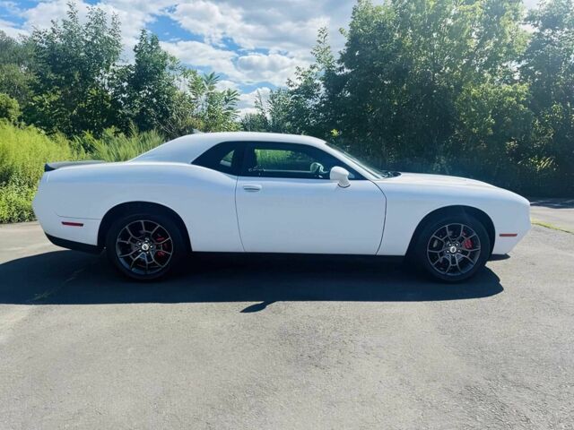 Белый Додж Челенджер, объемом двигателя 3.6 л и пробегом 33 тыс. км за 17000 $, фото 7 на Automoto.ua