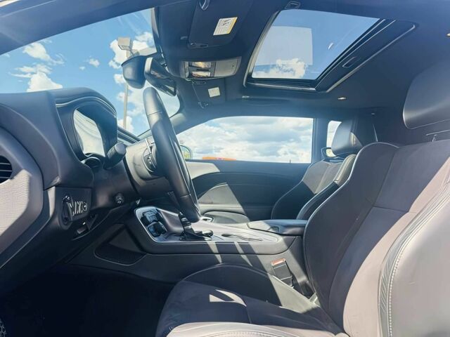 Белый Додж Челенджер, объемом двигателя 3.6 л и пробегом 33 тыс. км за 17000 $, фото 8 на Automoto.ua