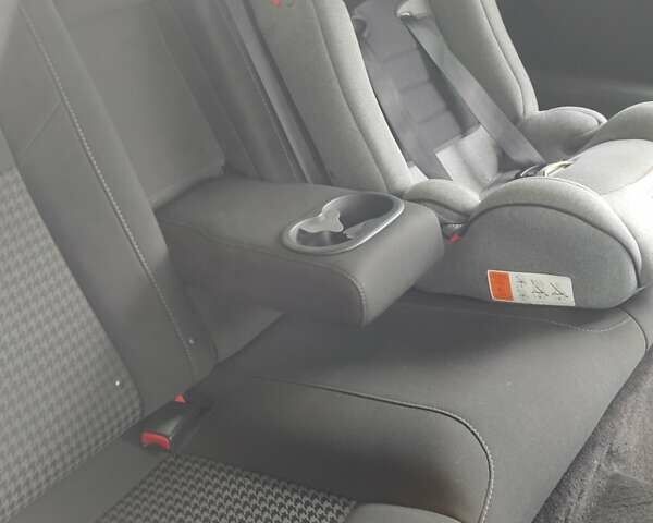 Белый Додж Челенджер, объемом двигателя 6.4 л и пробегом 32 тыс. км за 28500 $, фото 22 на Automoto.ua