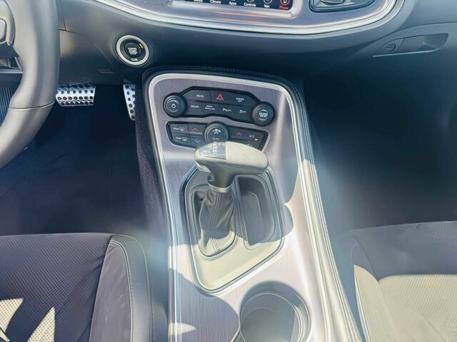 Белый Додж Челенджер, объемом двигателя 3.6 л и пробегом 33 тыс. км за 17000 $, фото 10 на Automoto.ua