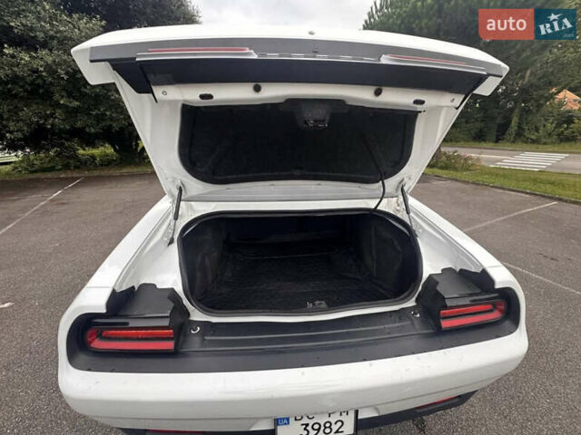 Белый Додж Челенджер, объемом двигателя 3.6 л и пробегом 115 тыс. км за 14999 $, фото 1 на Automoto.ua