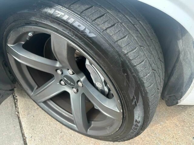 Додж Челенджер 2018 в Киеве на Automoto.ua Белый Додж Челенджер, объемом двигателя 6.2 л и пробегом 39 тыс. км за 25000 $, фото 11 на Automoto.ua