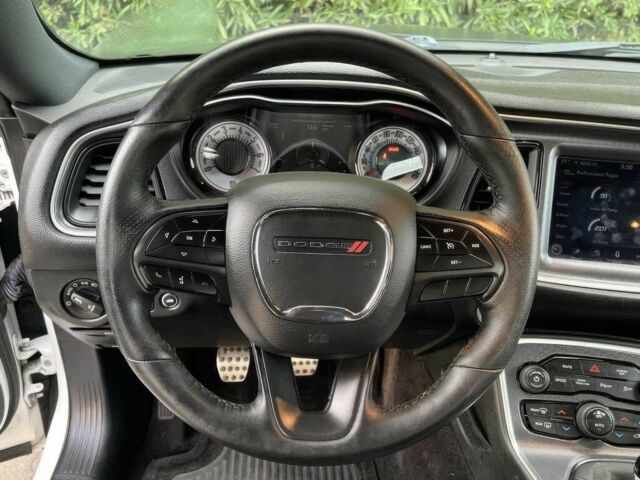 Белый Додж Челенджер, объемом двигателя 6.4 л и пробегом 34 тыс. км за 17000 $, фото 7 на Automoto.ua