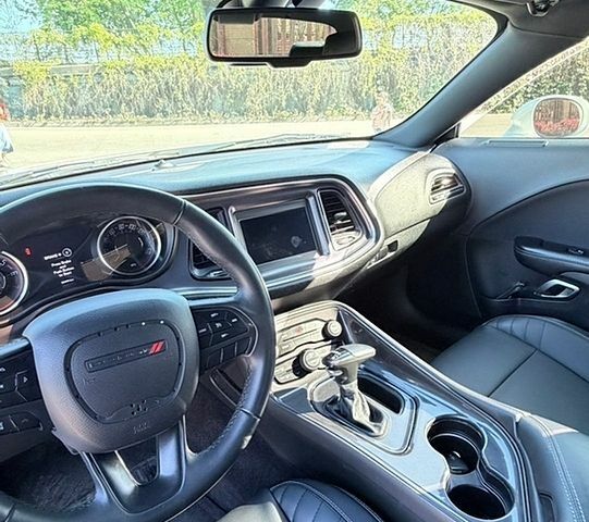 Білий Додж Challenger, об'ємом двигуна 3.61 л та пробігом 87 тис. км за 18000 $, фото 4 на Automoto.ua
