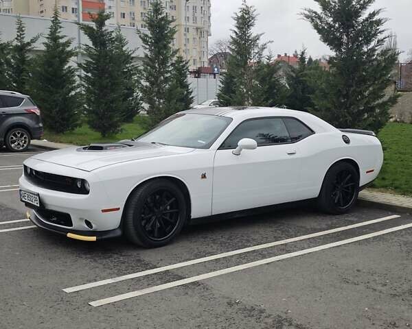 Белый Додж Челенджер, объемом двигателя 6.4 л и пробегом 32 тыс. км за 28500 $, фото 11 на Automoto.ua