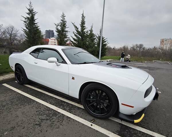 Белый Додж Челенджер, объемом двигателя 6.4 л и пробегом 32 тыс. км за 28500 $, фото 9 на Automoto.ua