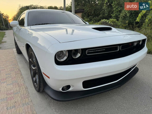 Білий Додж Challenger, об'ємом двигуна 5.65 л та пробігом 84 тис. км за 26500 $, фото 8 на Automoto.ua