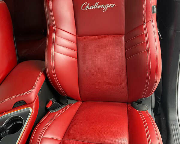 Білий Додж Challenger, об'ємом двигуна 5.7 л та пробігом 50 тис. км за 33000 $, фото 7 на Automoto.ua