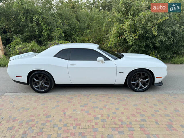 Білий Додж Challenger, об'ємом двигуна 5.65 л та пробігом 84 тис. км за 26500 $, фото 5 на Automoto.ua