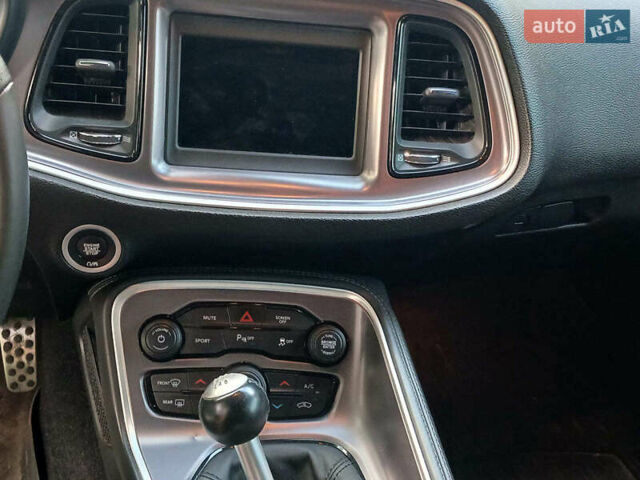 Белый Додж Челенджер, объемом двигателя 5.7 л и пробегом 53 тыс. км за 25190 $, фото 9 на Automoto.ua