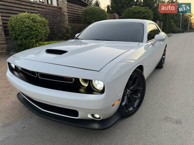 Білий Додж Challenger, об'ємом двигуна 5.65 л та пробігом 84 тис. км за 26500 $, фото 35 на Automoto.ua