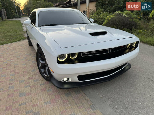 Білий Додж Challenger, об'ємом двигуна 5.65 л та пробігом 84 тис. км за 26500 $, фото 36 на Automoto.ua