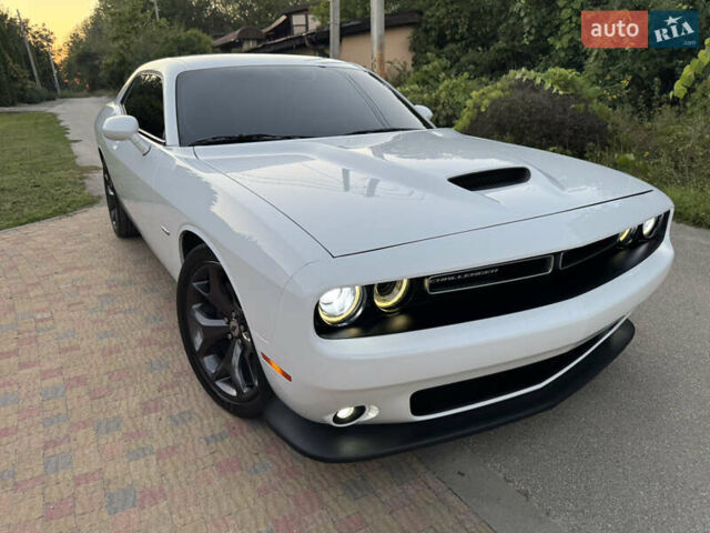 Білий Додж Challenger, об'ємом двигуна 5.65 л та пробігом 84 тис. км за 26500 $, фото 41 на Automoto.ua