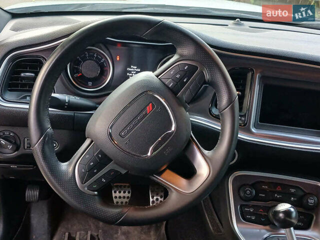 Белый Додж Челенджер, объемом двигателя 5.7 л и пробегом 53 тыс. км за 25190 $, фото 8 на Automoto.ua