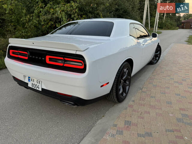 Білий Додж Challenger, об'ємом двигуна 5.65 л та пробігом 84 тис. км за 26500 $, фото 15 на Automoto.ua