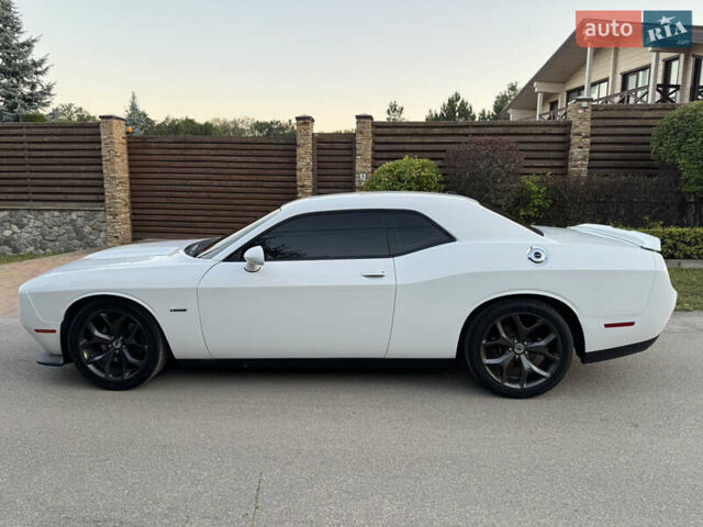 Білий Додж Challenger, об'ємом двигуна 5.65 л та пробігом 84 тис. км за 26500 $, фото 1 на Automoto.ua