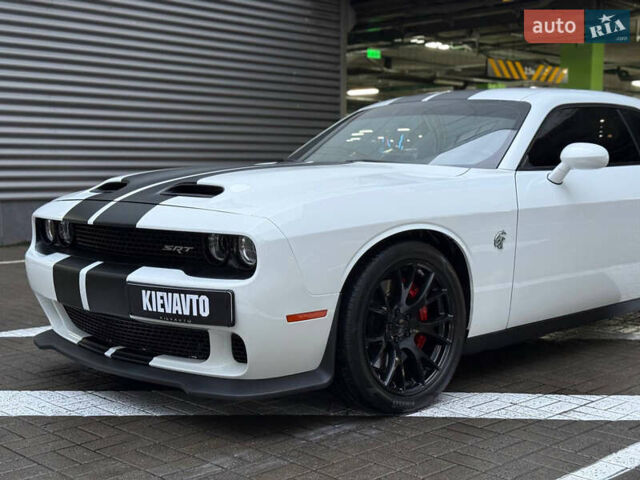 Белый Додж Челенджер, объемом двигателя 5.7 л и пробегом 90 тыс. км за 29900 $, фото 6 на Automoto.ua