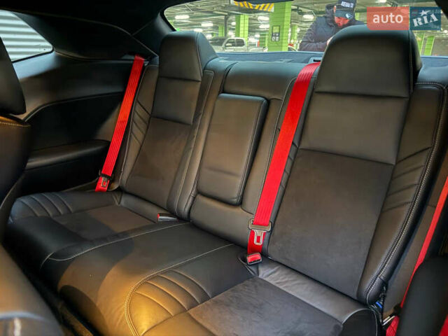 Белый Додж Челенджер, объемом двигателя 5.7 л и пробегом 90 тыс. км за 29900 $, фото 23 на Automoto.ua