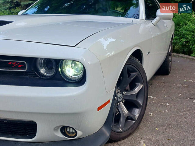 Белый Додж Челенджер, объемом двигателя 5.7 л и пробегом 53 тыс. км за 25190 $, фото 15 на Automoto.ua