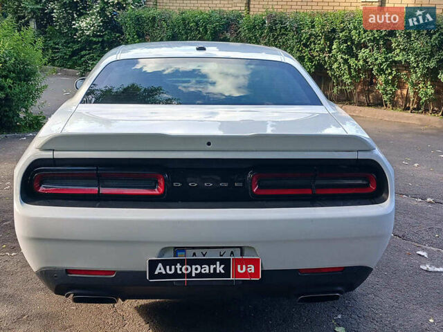 Белый Додж Челенджер, объемом двигателя 5.7 л и пробегом 53 тыс. км за 25190 $, фото 4 на Automoto.ua
