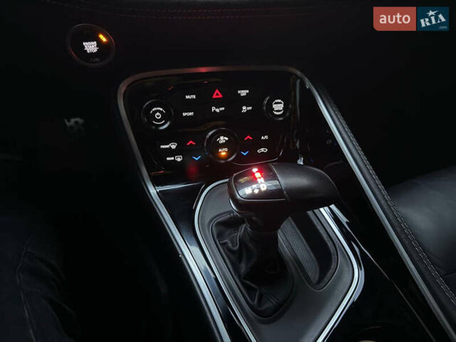 Белый Додж Челенджер, объемом двигателя 5.7 л и пробегом 90 тыс. км за 29900 $, фото 14 на Automoto.ua