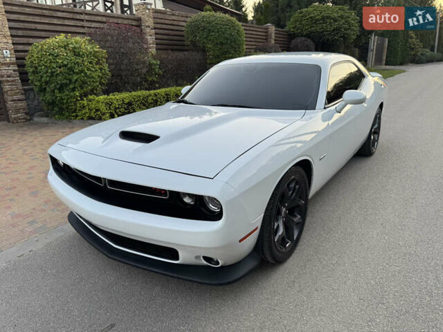 Білий Додж Challenger, об'ємом двигуна 5.65 л та пробігом 84 тис. км за 26500 $, фото 4 на Automoto.ua