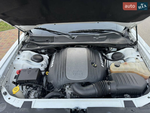Білий Додж Challenger, об'ємом двигуна 5.65 л та пробігом 84 тис. км за 26500 $, фото 30 на Automoto.ua