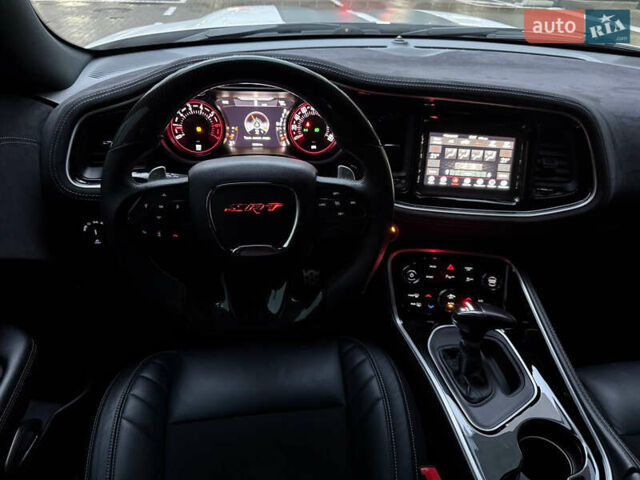 Белый Додж Челенджер, объемом двигателя 5.7 л и пробегом 90 тыс. км за 29900 $, фото 11 на Automoto.ua