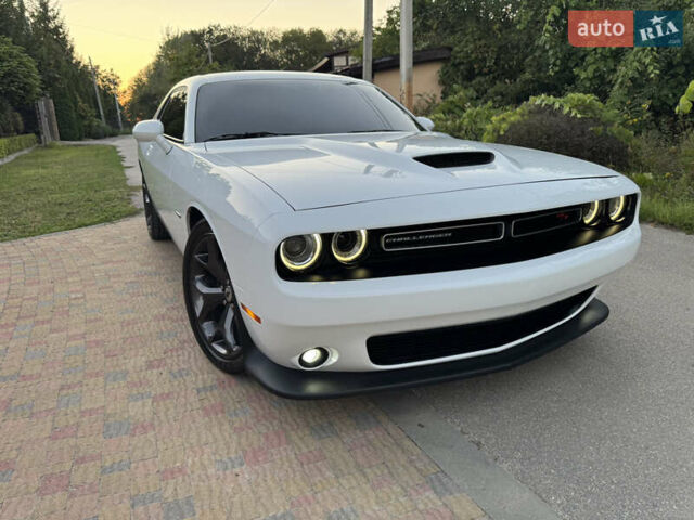 Білий Додж Challenger, об'ємом двигуна 5.65 л та пробігом 84 тис. км за 26500 $, фото 33 на Automoto.ua
