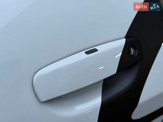 Белый Додж Челенджер, объемом двигателя 5.7 л и пробегом 90 тыс. км за 29900 $, фото 10 на Automoto.ua