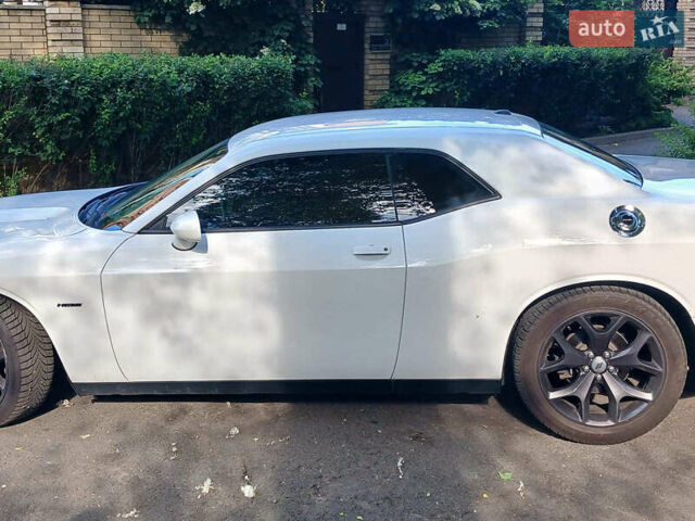 Белый Додж Челенджер, объемом двигателя 5.7 л и пробегом 53 тыс. км за 25190 $, фото 5 на Automoto.ua
