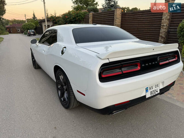 Білий Додж Challenger, об'ємом двигуна 5.65 л та пробігом 84 тис. км за 26500 $, фото 2 на Automoto.ua