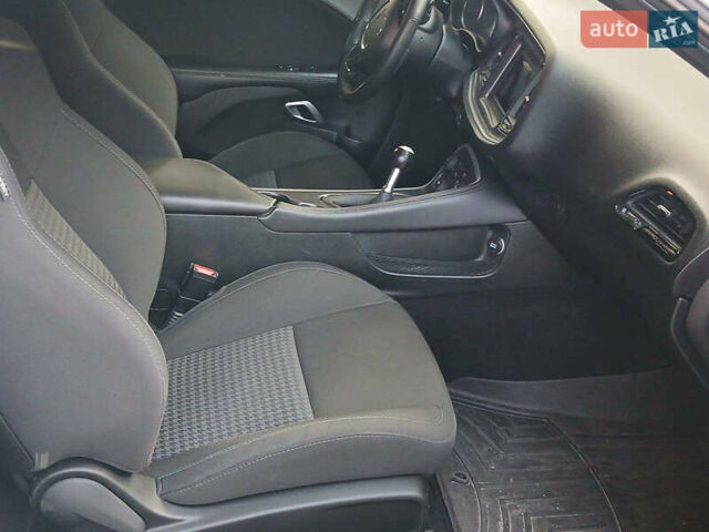 Белый Додж Челенджер, объемом двигателя 5.7 л и пробегом 53 тыс. км за 25190 $, фото 11 на Automoto.ua