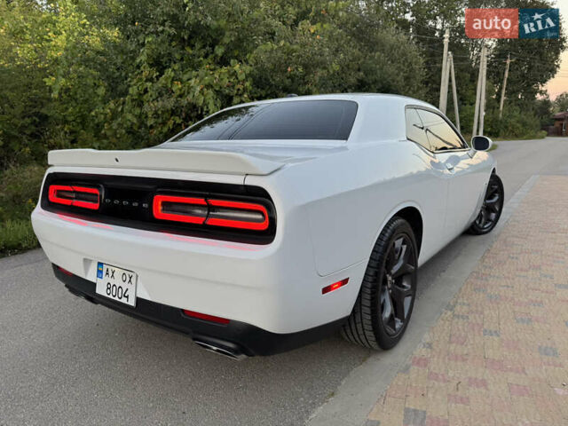 Білий Додж Challenger, об'ємом двигуна 5.65 л та пробігом 84 тис. км за 26500 $, фото 17 на Automoto.ua