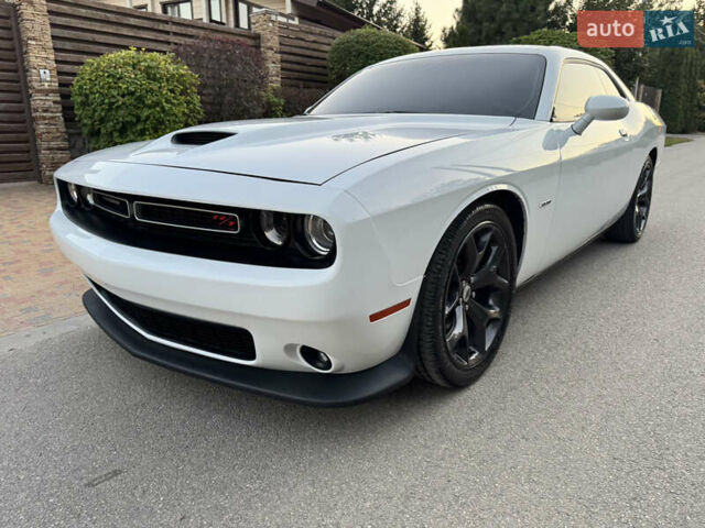 Білий Додж Challenger, об'ємом двигуна 5.65 л та пробігом 84 тис. км за 26500 $, фото 10 на Automoto.ua